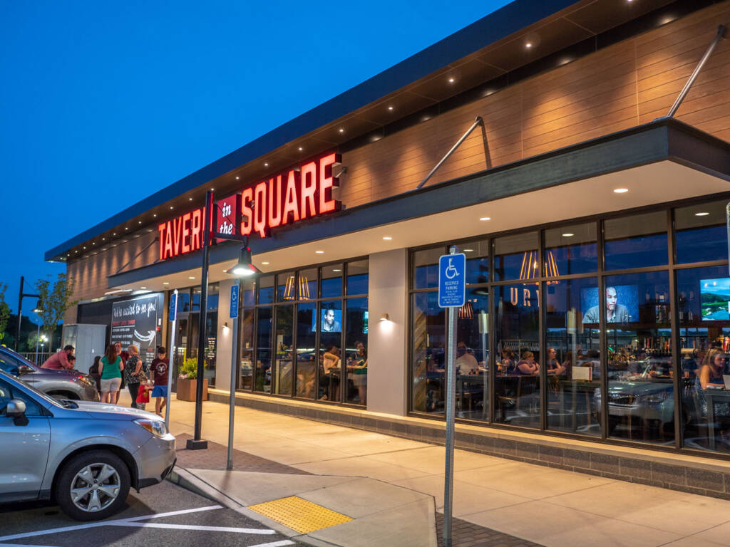 Lakeway Commons Tavern in the Square