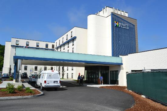 Main entrance and drive-up area at the completed Hyatt Place Braintree hotel.