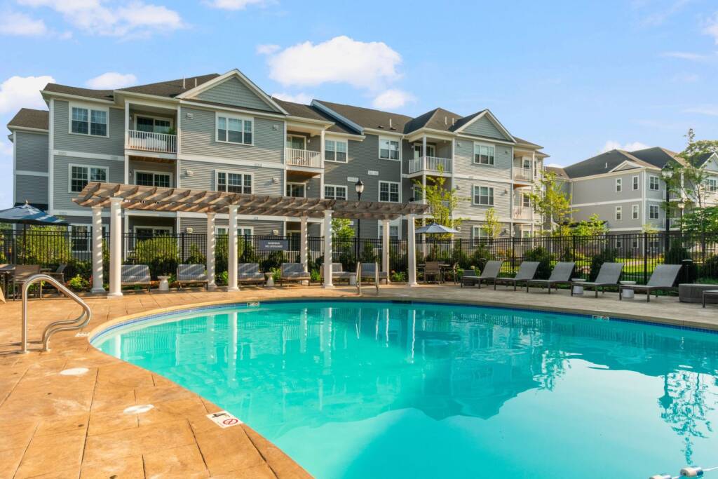 Edgemere Crossing pool